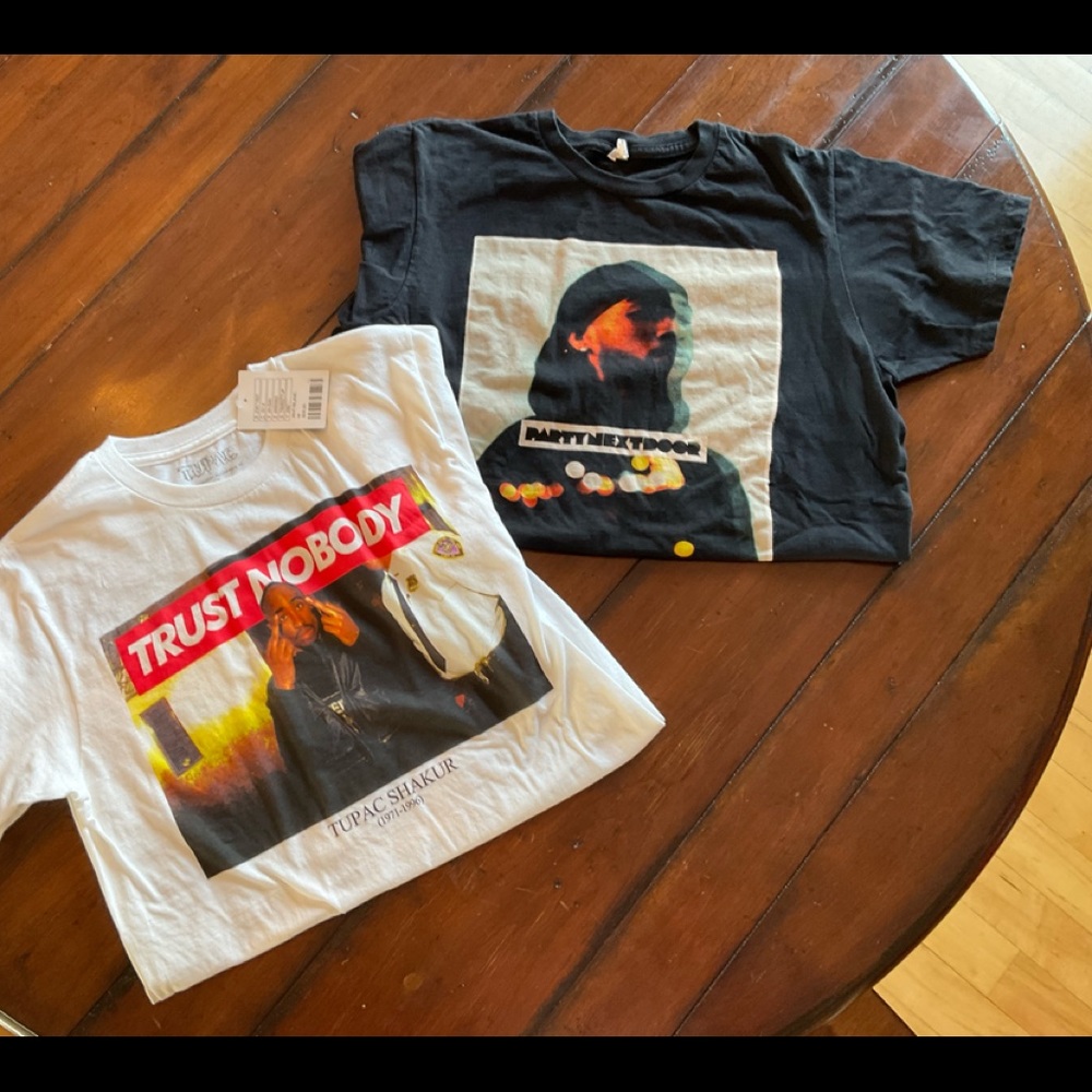 2 for 1 t-shirts 🤩